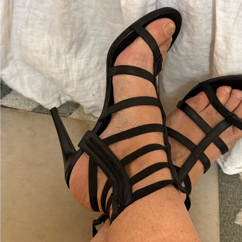Stuart Weitzman Elegant Black Strappy Heels Stilettos size 9